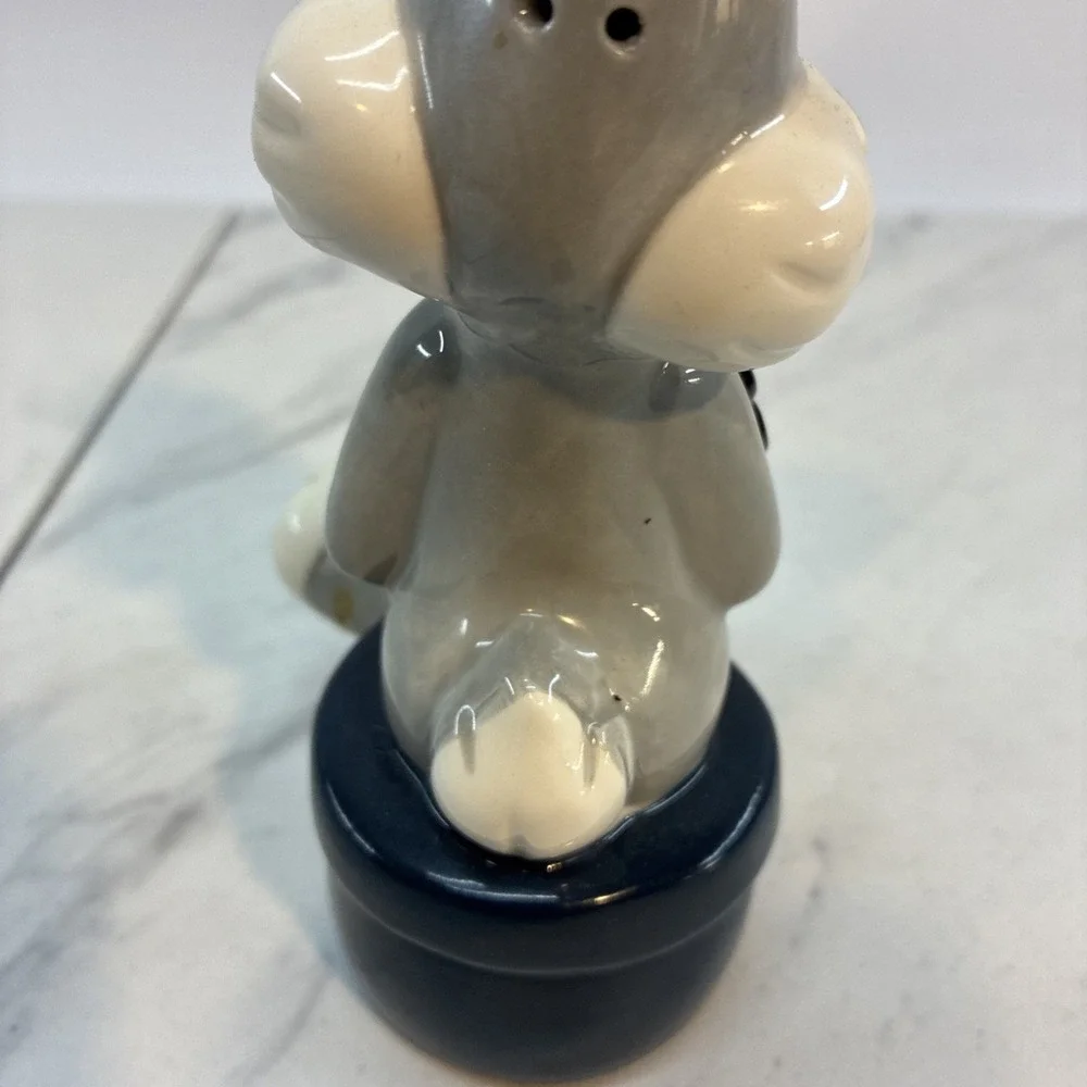 1995 Warner Bros Bugs Bunny Salt Shaker
